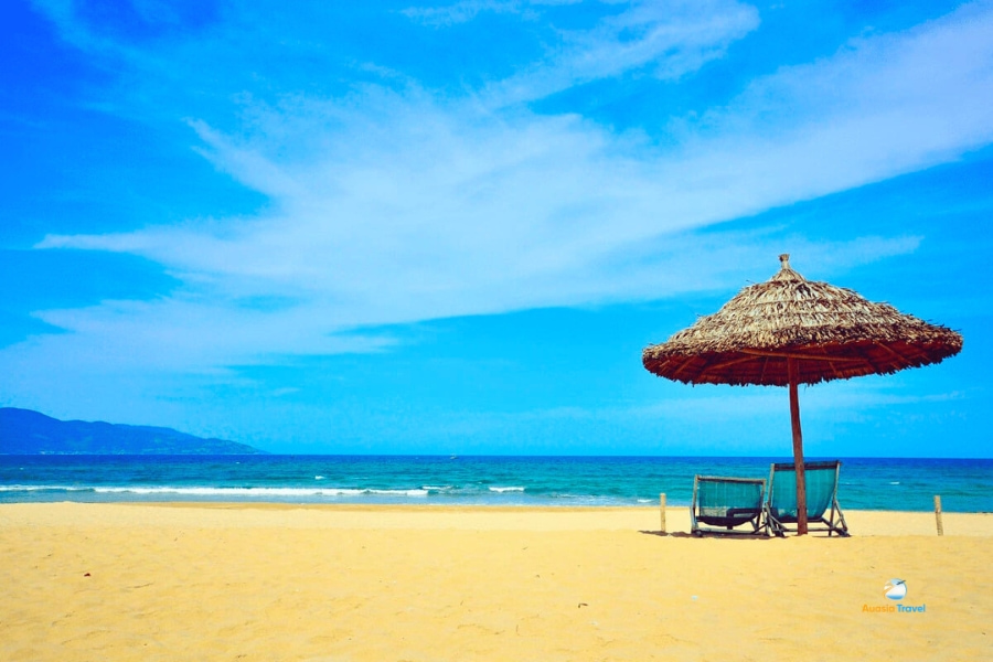 My Khe Beach with sun loungers in Da Nang Vietnam – Auasia Travel